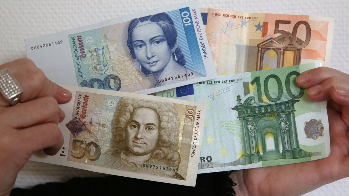 Hessen’de Milyonlarca Mark Hâlâ Euro’ya Çevriliyor!, © Bernd Wüstneck/dpa-Zentralbild/dpa
