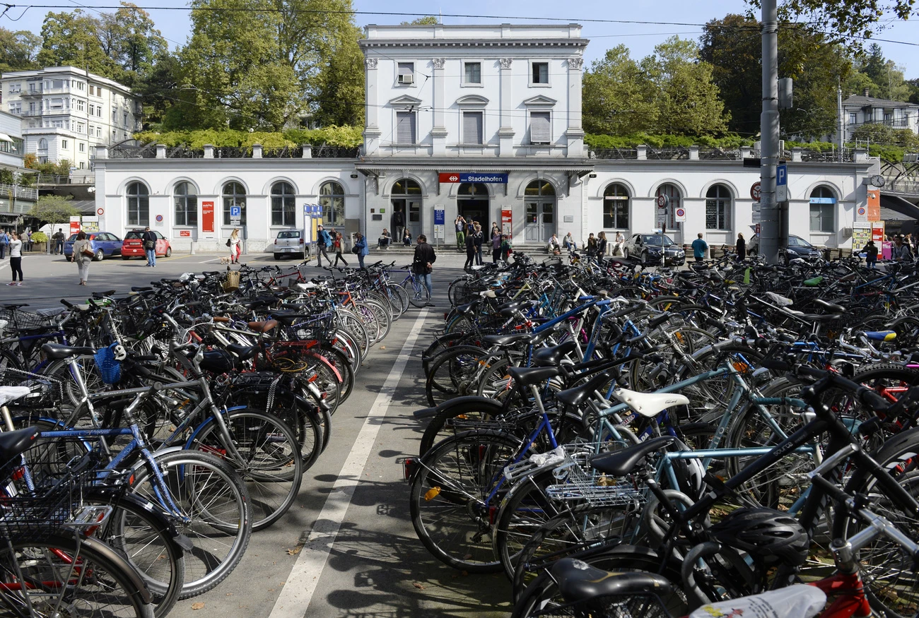 Stadt Zürich öffnet Parkhaus für Velofahrende, © Keystone-SDA Stadt Zürich öffnet Parkhaus für Velofahrende, © Keystone-SDA