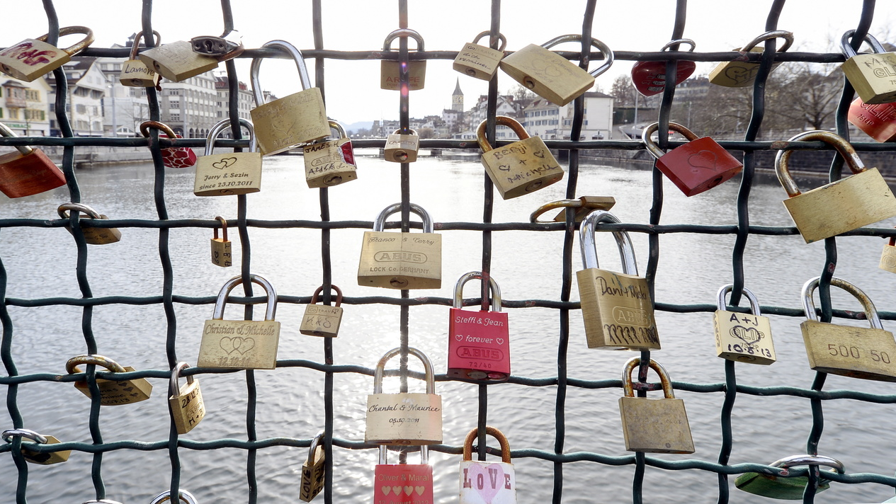 Liebesbrücke Zürich Schlösser, © Keystone-SDA