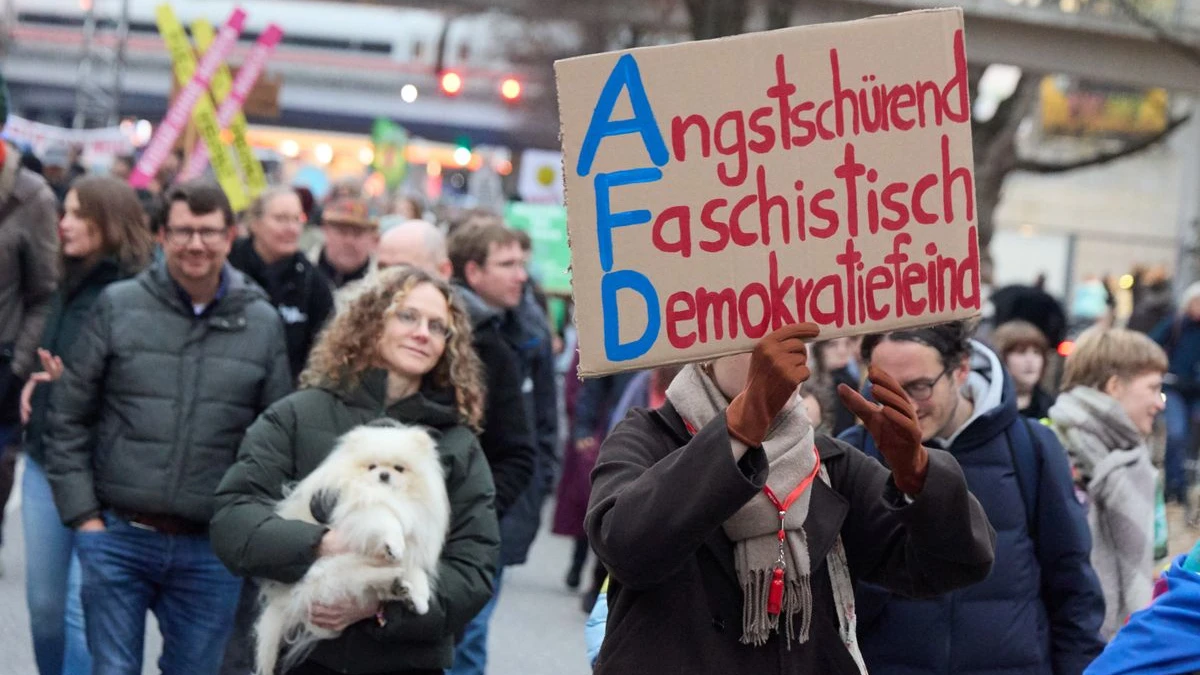 Hamburg’da Trafik Kaosu: İnşaatlar, Gösteriler ve Maç Şehri Felç Etti!, © Georg Wendt/dpa Hamburg’da Trafik Kaosu: İnşaatlar, Gösteriler ve Maç Şehri Felç Etti!, © Georg Wendt/dpa