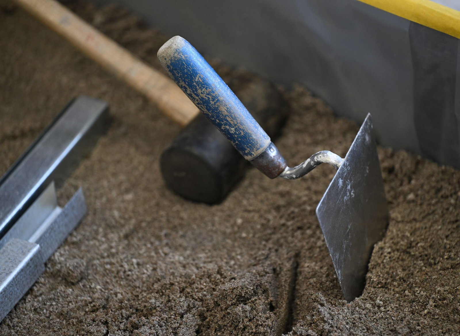 Das Handwerk gehört laut Handwerkskammer Erfurt mit etwa 28.000 Betrieben und rund 150.000 Beschäftigten zu den großen Arbeitgebern in Thüringen. (Symbolbild), © Arne Dedert/dpa