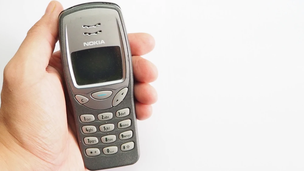 Efsane Güncellendi Geri Dönüyor! ‘’Nokia 3210’’, © shutterstock Efsane Güncellendi Geri Dönüyor! ‘’Nokia 3210’’, © shutterstock