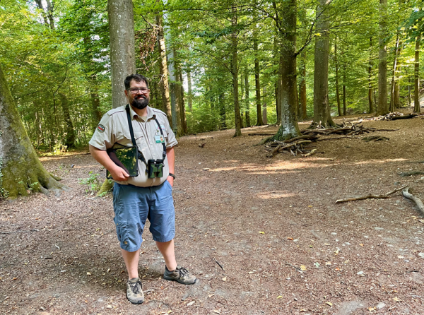 Alain Chambovay schaut im Allschwiler Wald zum Rechten.