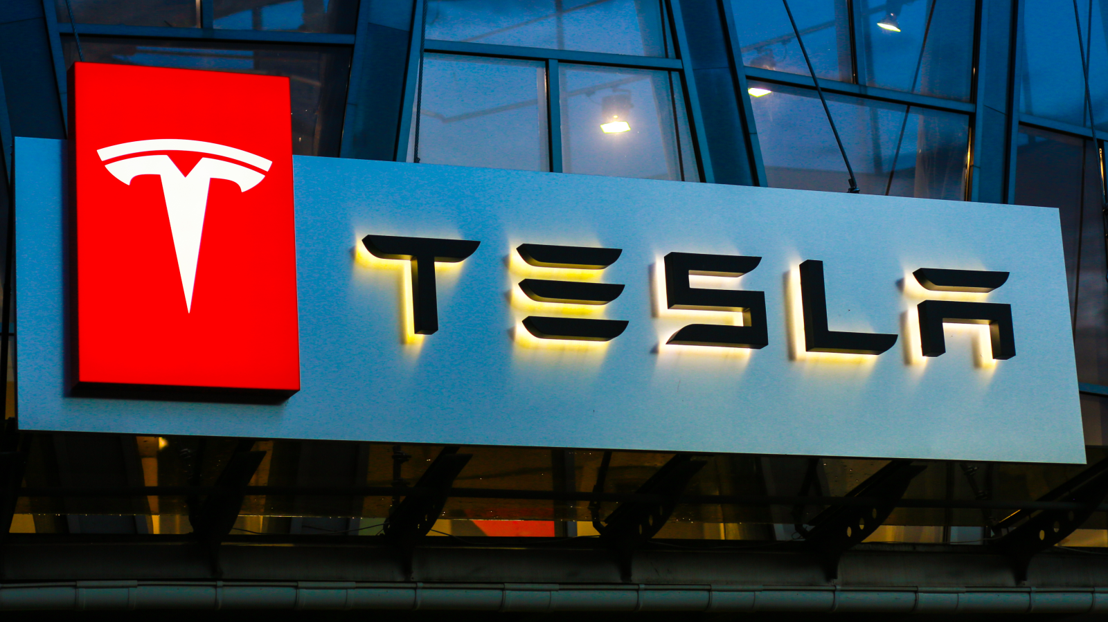 Tesla, ABD'de 1,8 Milyon Aracı Yazılım Hatası Nedeniyle Geri Çağırıyor, © shutterstock
