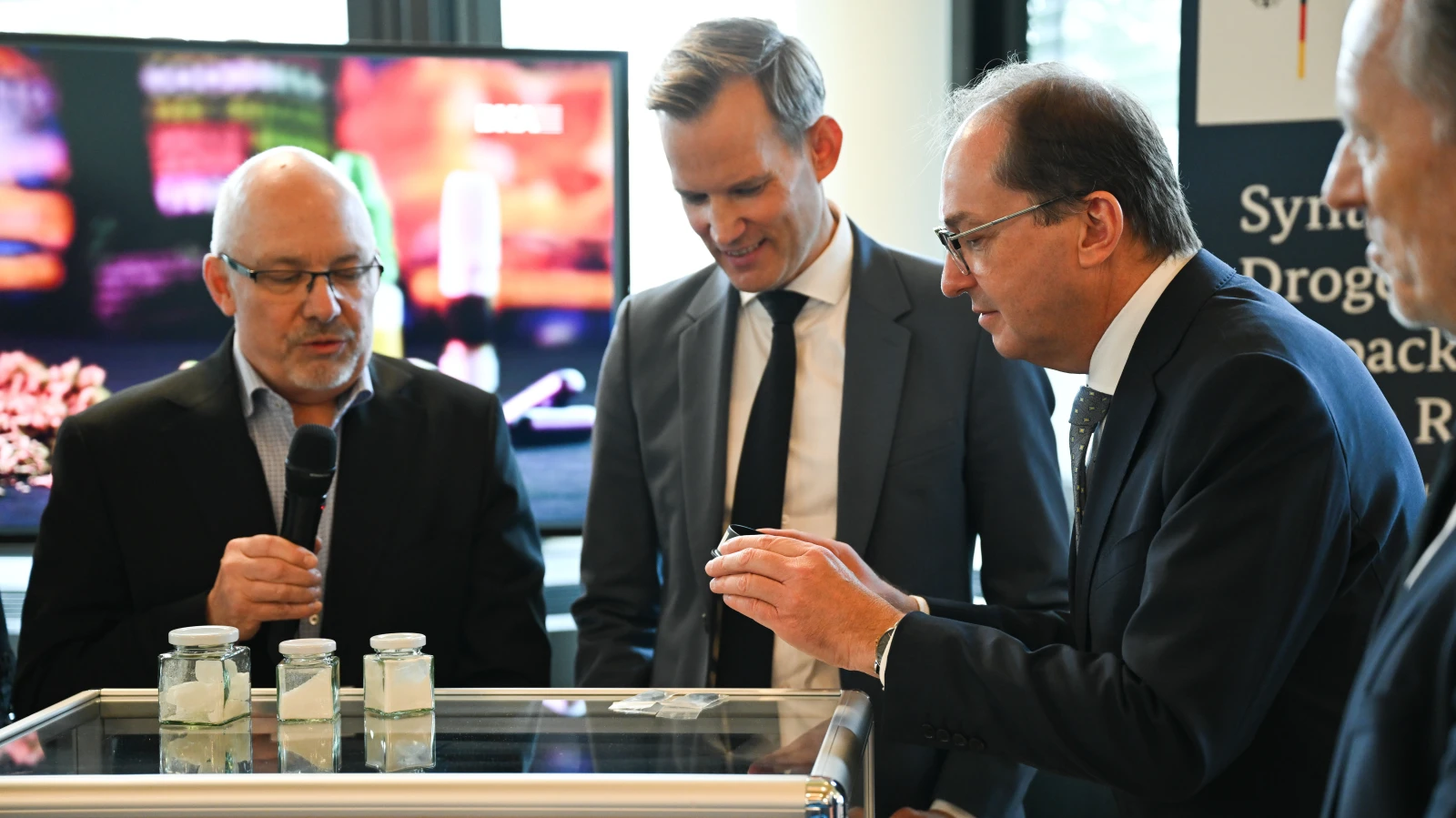 BKA: Almanya’da Suç Profili Değişiyor – Genç Suçlular ve Artan Uyuşturucu Ticareti Endişe Yaratıyor, © Arne Dedert/dpa BKA: Almanya’da Suç Profili Değişiyor – Genç Suçlular ve Artan Uyuşturucu Ticareti Endişe Yaratıyor, © Arne Dedert/dpa