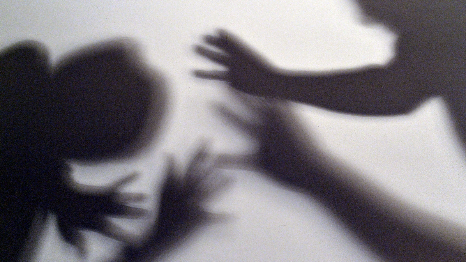 Bremen’de gençler havuz görevlilerine saldırdı!, © dpa