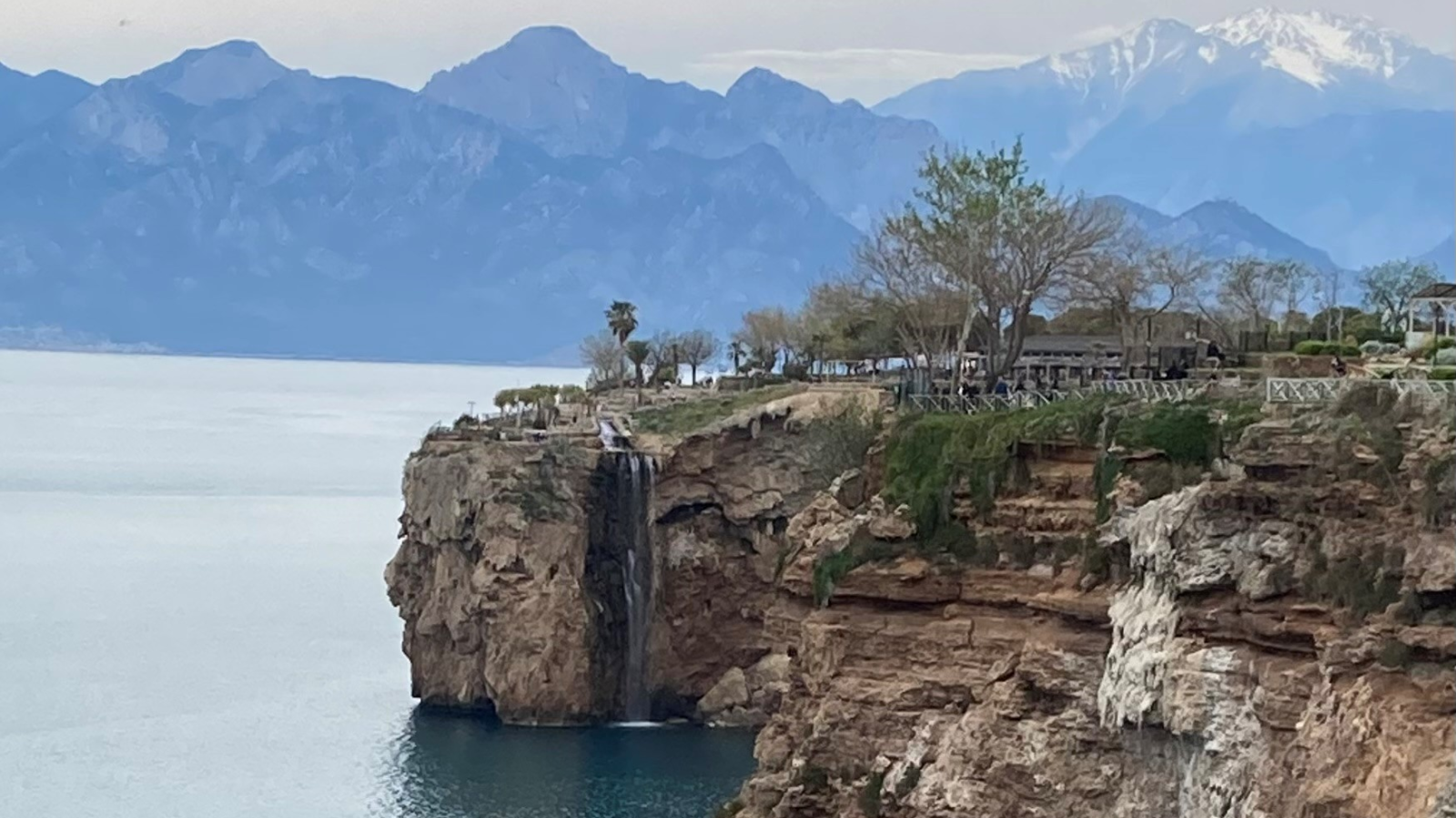 Alman Anne Oğluna Antalya’da Kavuştu!, © Taner Şentürk