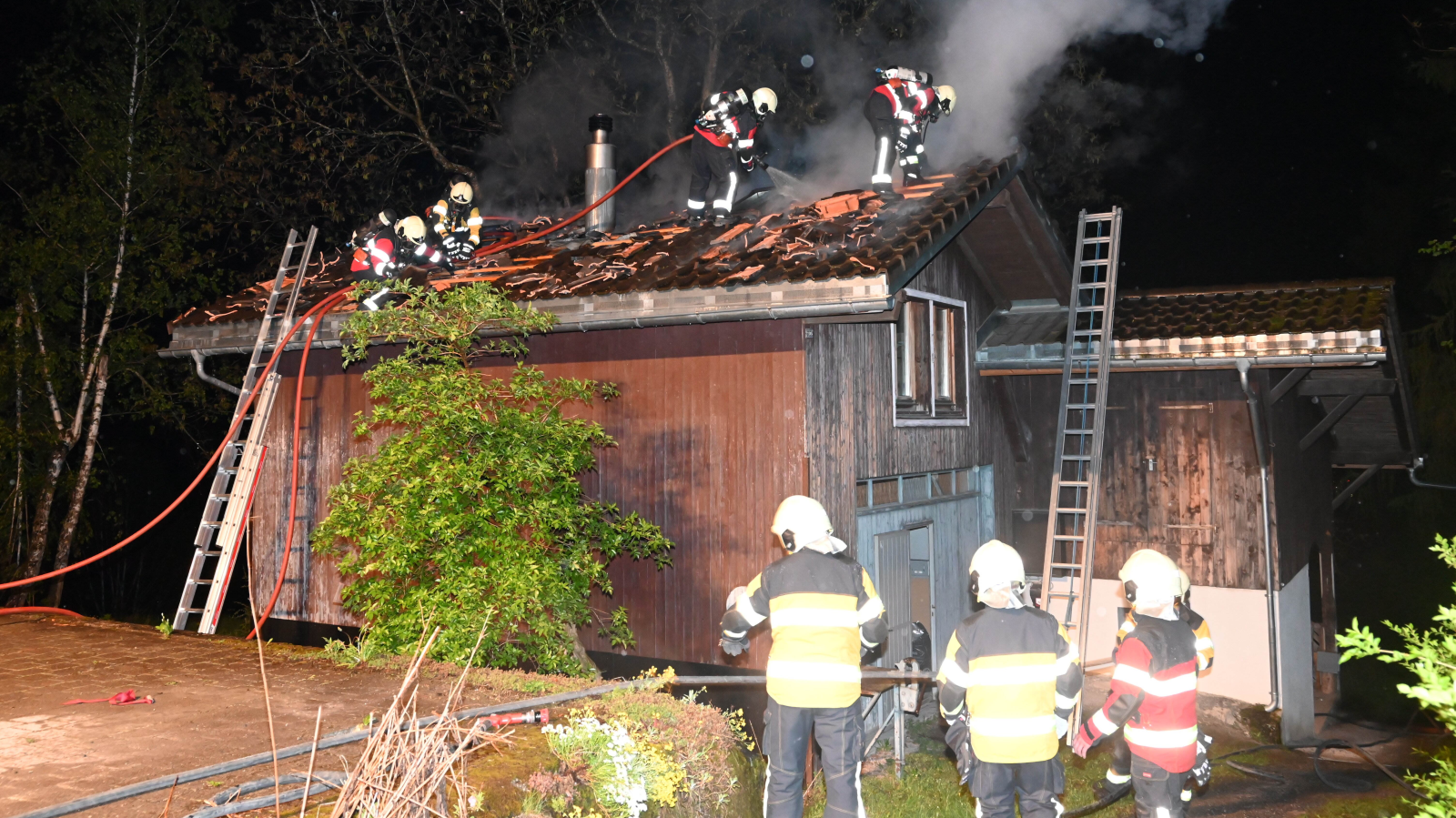 Dachstockbrand in Walenstadtberg, © Kantonspolizei St. Gallen