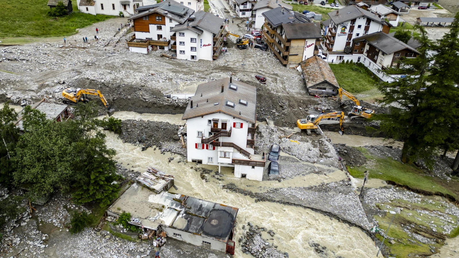 Armeeeinsatz im Wallis bis Mitte nächster Woche, © Keystone-SDA Armeeeinsatz im Wallis bis Mitte nächster Woche, © Keystone-SDA