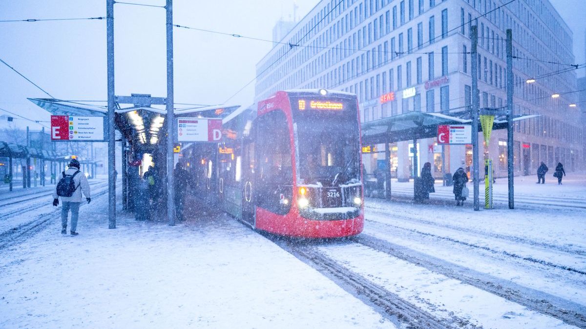 Bremen’de Don Hasarı Tramvayları Durdurdu!, © Sina Schuldt/dpa