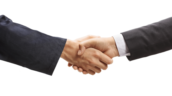 2 Leute schütteln Hände , © Shutterstock