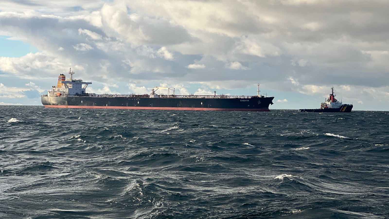 Petrol Tankeri Rügen Açıklarıma Çekildi!, © dpa