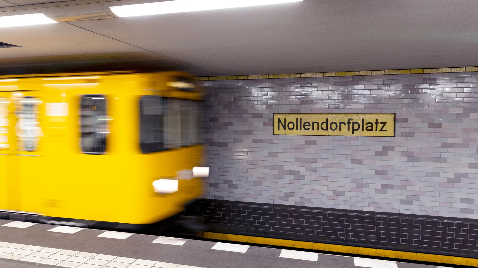 Nollendorfplatz U-Bahn İstasyonunda İnşaat Başladı!, © Carsten Koall/dpa Nollendorfplatz U-Bahn İstasyonunda İnşaat Başladı!, © Carsten Koall/dpa