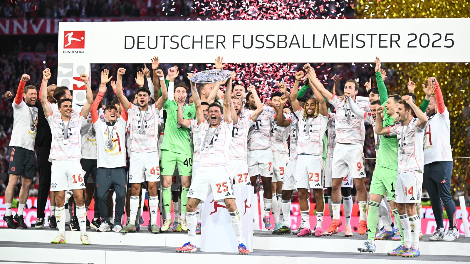 Bayern Münih Şampiyonluk Kupasını Aldı!, © dpa Bayern Münih Şampiyonluk Kupasını Aldı!, © dpa