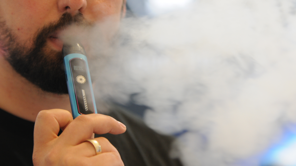 🎧 'Vape' eSigaralara Yasak Gündemde: “Tehlikeli Madde”, © Wolf von Dewitz/dpa