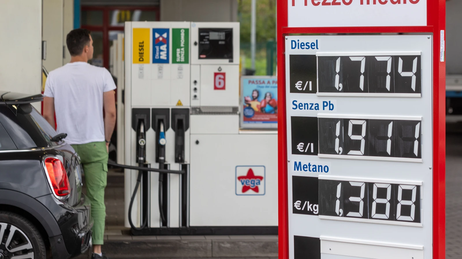 Günde 18 Kez Fiyat Değiştiriyorlar!, © dpa Günde 18 Kez Fiyat Değiştiriyorlar!, © dpa