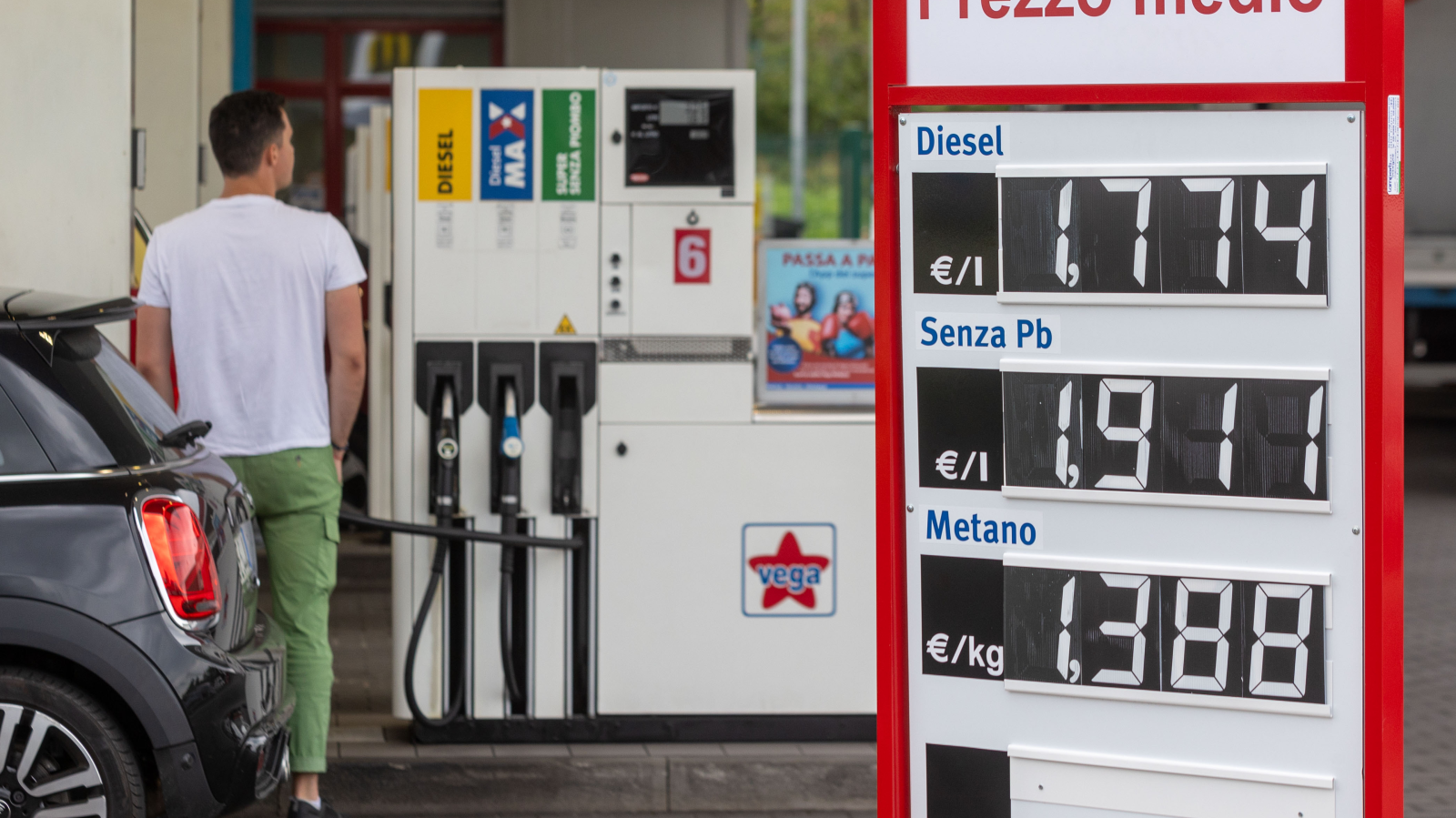 Günde 18 Kez Fiyat Değiştiriyorlar!, © dpa