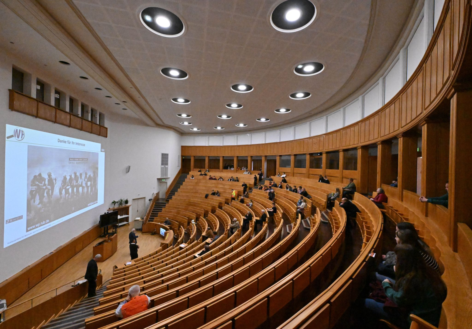 In Thüringen gibt es eine Diskussion über Studiengebühren für ausländische Studierende. (Symbolbild), © Martin Schutt/dpa