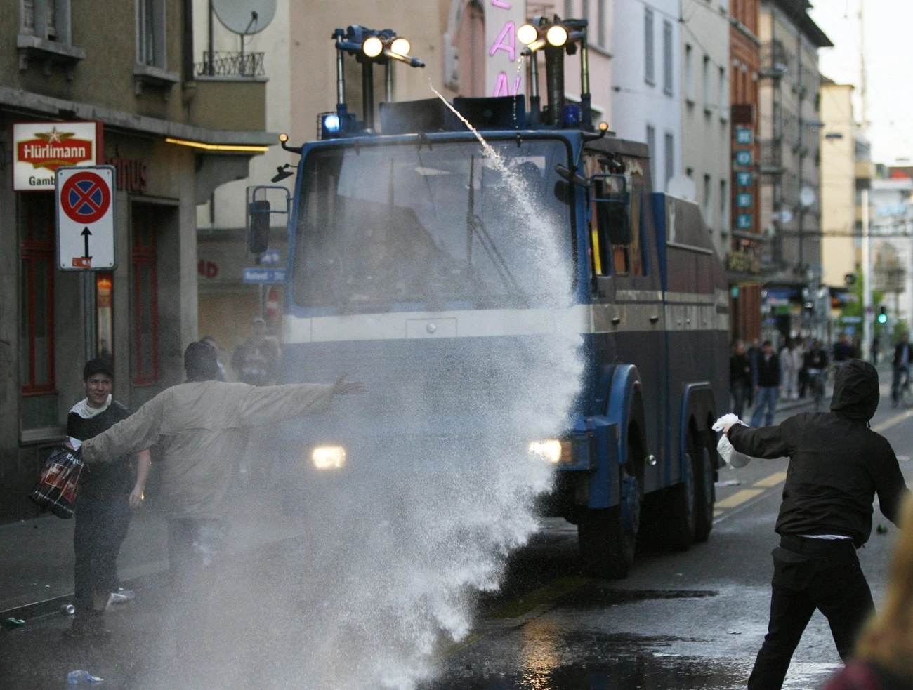 Schäden nach illegaler Demo in Zürich, © (Bild: Keystone-SDA) Schäden nach illegaler Demo in Zürich, © (Bild: Keystone-SDA)