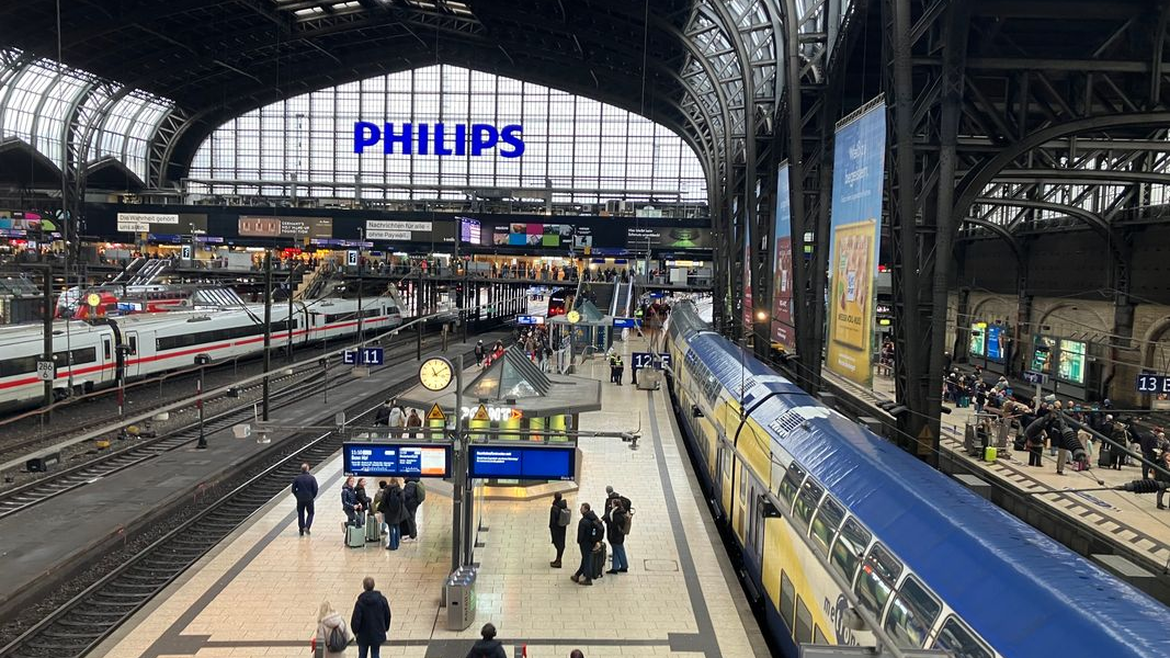 Hamburg Merkez Garı’nda Yine Üst Hat Koptu!, © Benjamin Haller/dpa