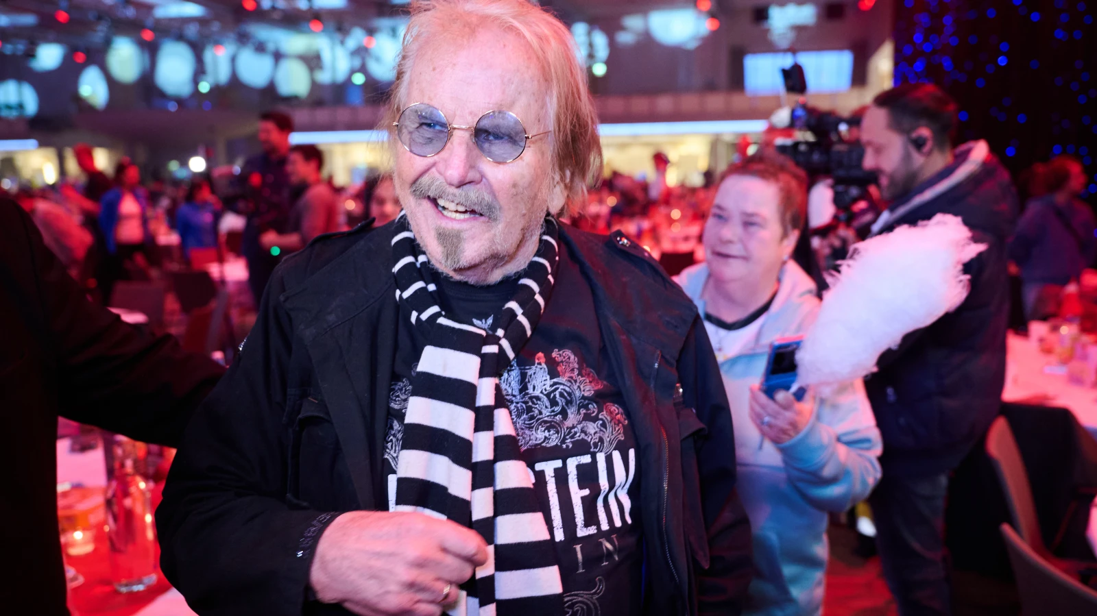 Geleneksel Noel Yemeği: Frank Zander 31. Kez Evsizleri Ağırlıyor, © Annette Riedl/dpa Geleneksel Noel Yemeği: Frank Zander 31. Kez Evsizleri Ağırlıyor, © Annette Riedl/dpa