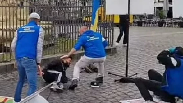 Mannheim´da Siyasi Miting Sırasında Bıçaklı Saldırı Mannheim´da Siyasi Miting Sırasında Bıçaklı Saldırı