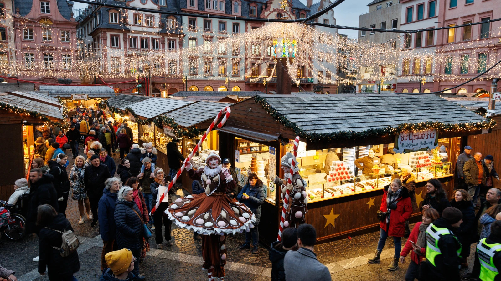 Freiburg ve Rastatt’ta Noel Pazarları Açıldı, © dpa Freiburg ve Rastatt’ta Noel Pazarları Açıldı, © dpa