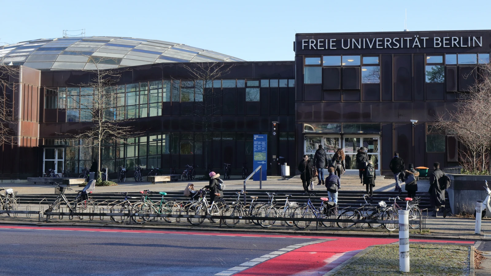 Şiddet Üniversiteden Atılma Sebebi Oluyor!, © shutterstock Şiddet Üniversiteden Atılma Sebebi Oluyor!, © shutterstock