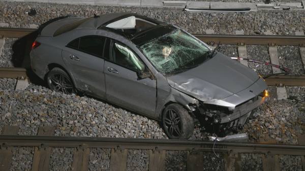 © Unfall bei Rickenbach - Auto auf Bahnlinie gestürzt. Quelle BRK News.