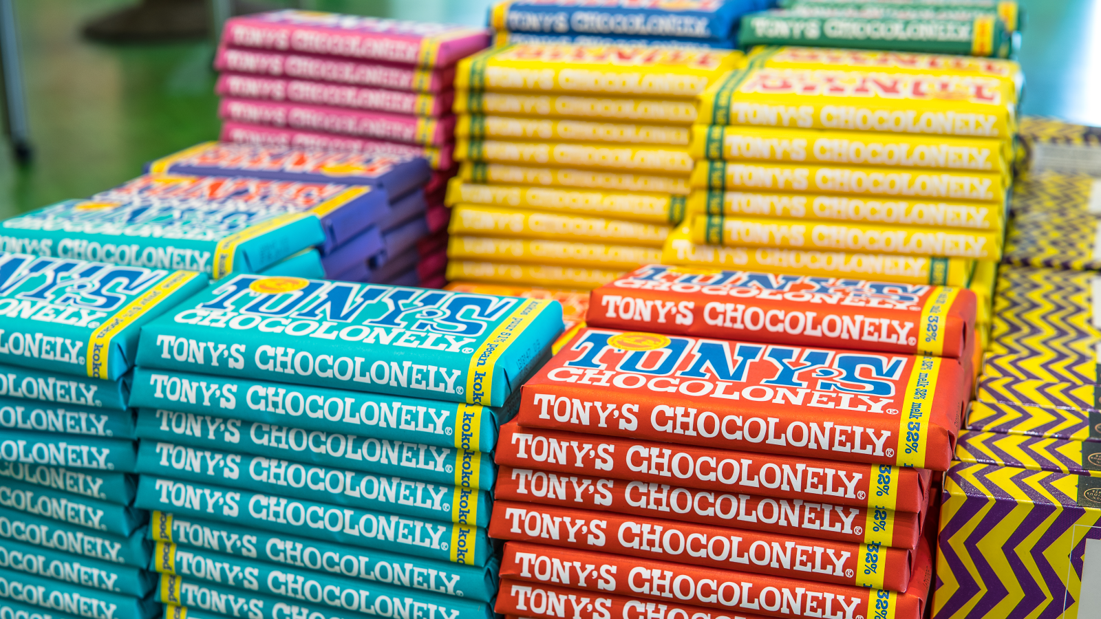 Tony’s Chocolonely’den Acil Uyarı: Bazı Çikolatalarda Taş Parçaları Tespit Edildi, © shutterstock
