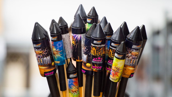 Almanya’da yılbaşı öncesi rekor: Mağazalarda 2024’ten daha fazla havai fişek var, © Christophe Gateau/dpa