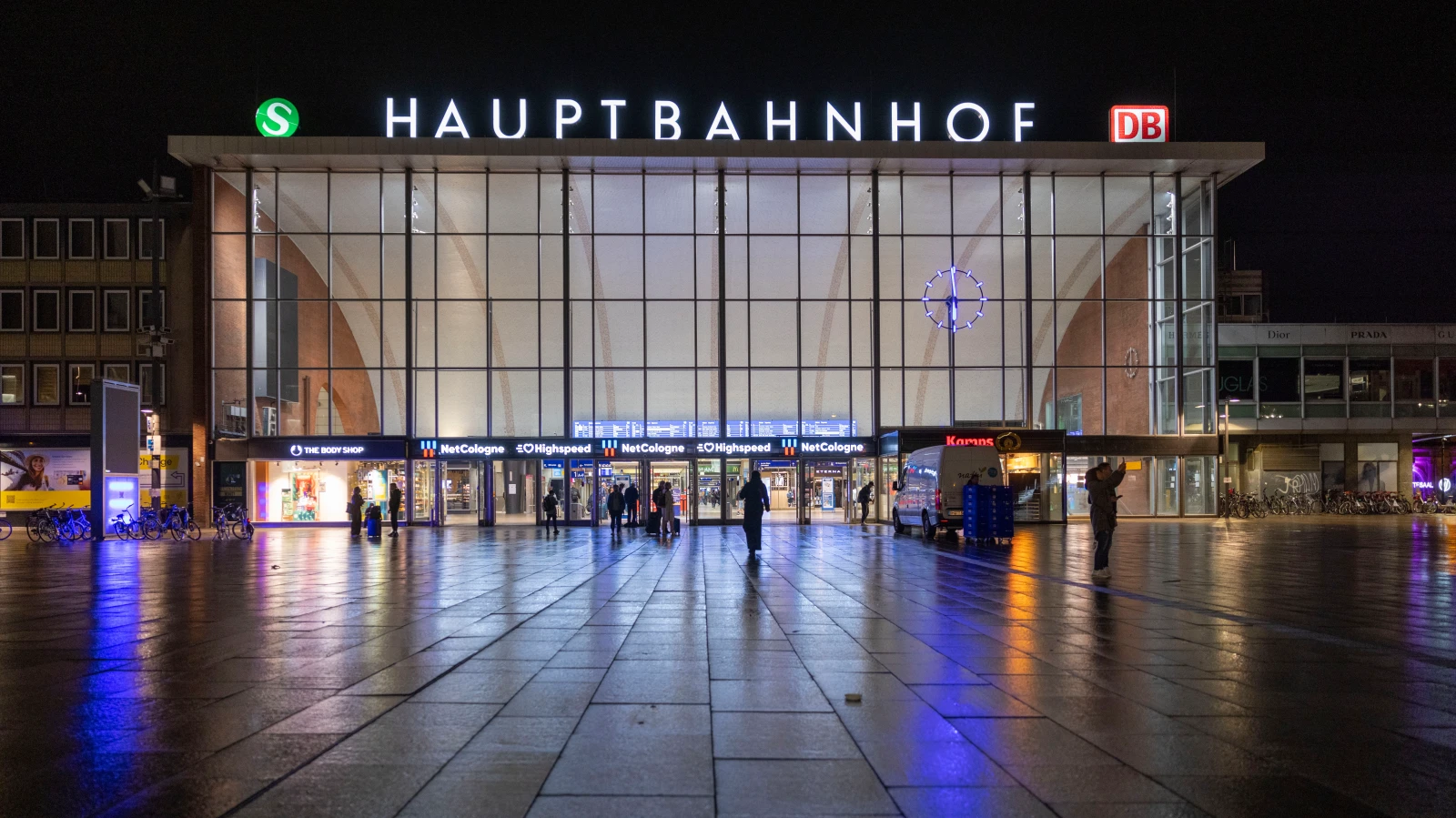 Köln S1 Hattında Altı Ay Sürecek Otobüs Seferleri: Yeni Sinyalizasyon Sistemi İçin Büyük Yatırım, © Thomas Banneyer/dpa Köln S1 Hattında Altı Ay Sürecek Otobüs Seferleri: Yeni Sinyalizasyon Sistemi İçin Büyük Yatırım, © Thomas Banneyer/dpa