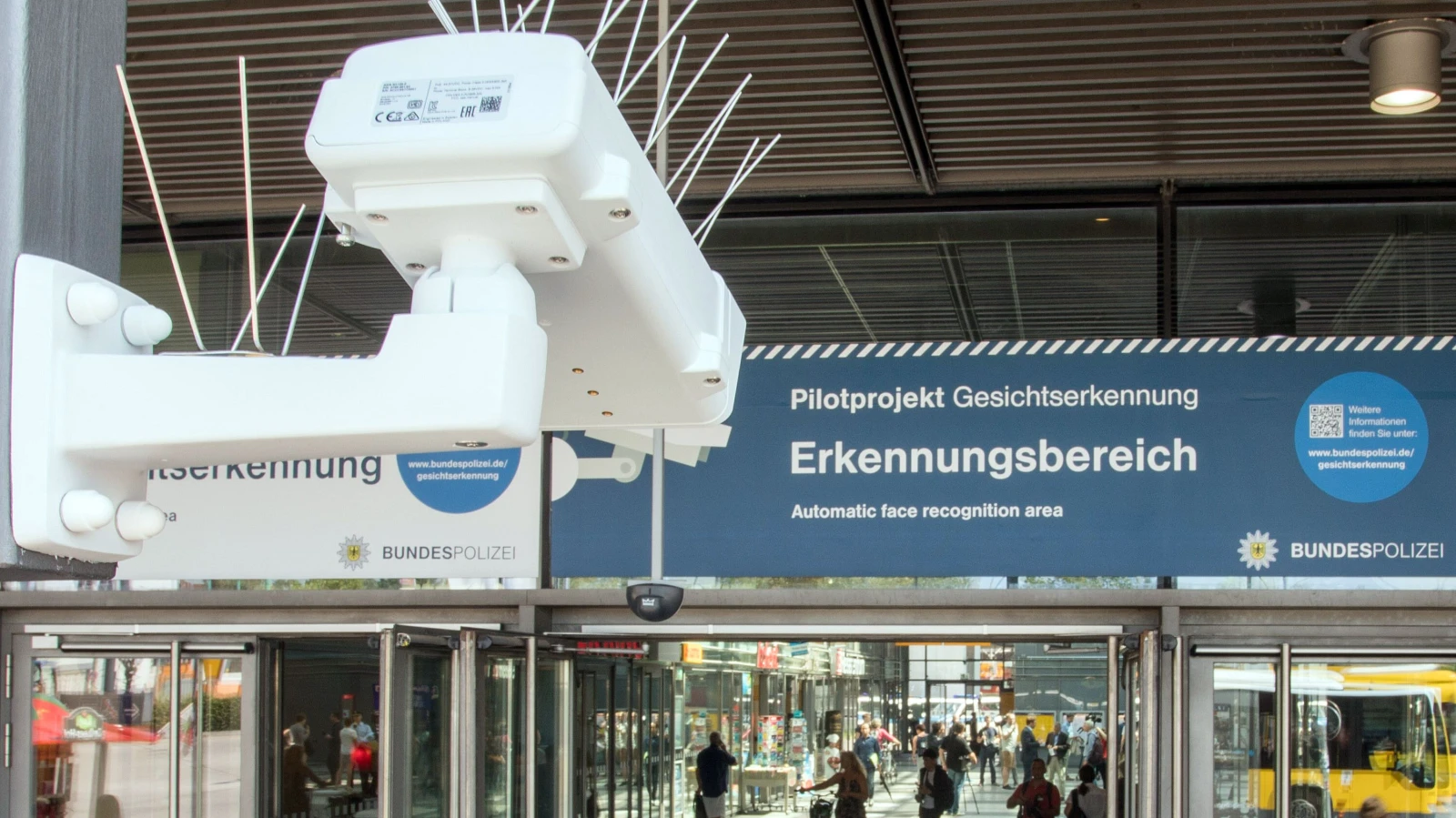 CDU/CSU`dan Yapay Zekalı Kamera Talebi: SPD’den Sert Tepki!, © dpa CDU/CSU`dan Yapay Zekalı Kamera Talebi: SPD’den Sert Tepki!, © dpa