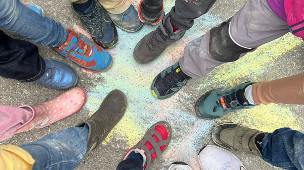 Basteln, Spielen, Bewegung und Englisch lernen, © International School Schaffhausen