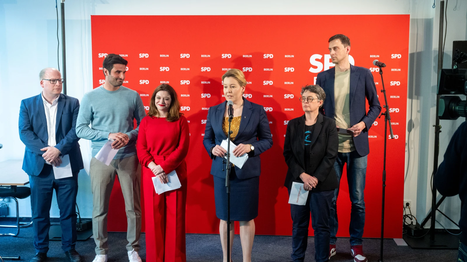 Yeni Berlin SPD yönetimi için ikinci tur oylar veriliyor!, © dpa Yeni Berlin SPD yönetimi için ikinci tur oylar veriliyor!, © dpa