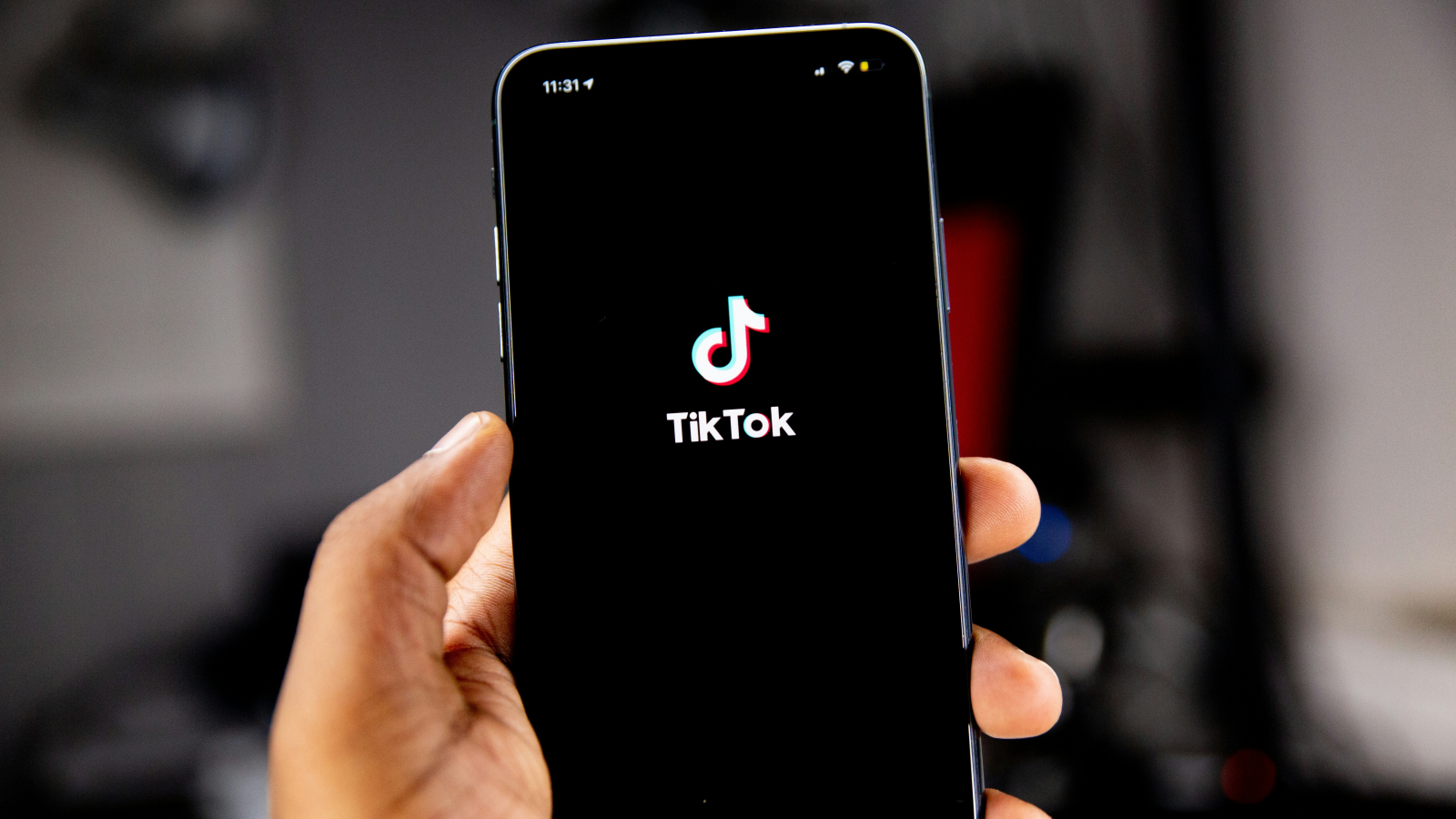 Repräsentantenhaus stimmt für Gesetz zu TikTok-Verkauf, © Unsplash/Solen Feyissa