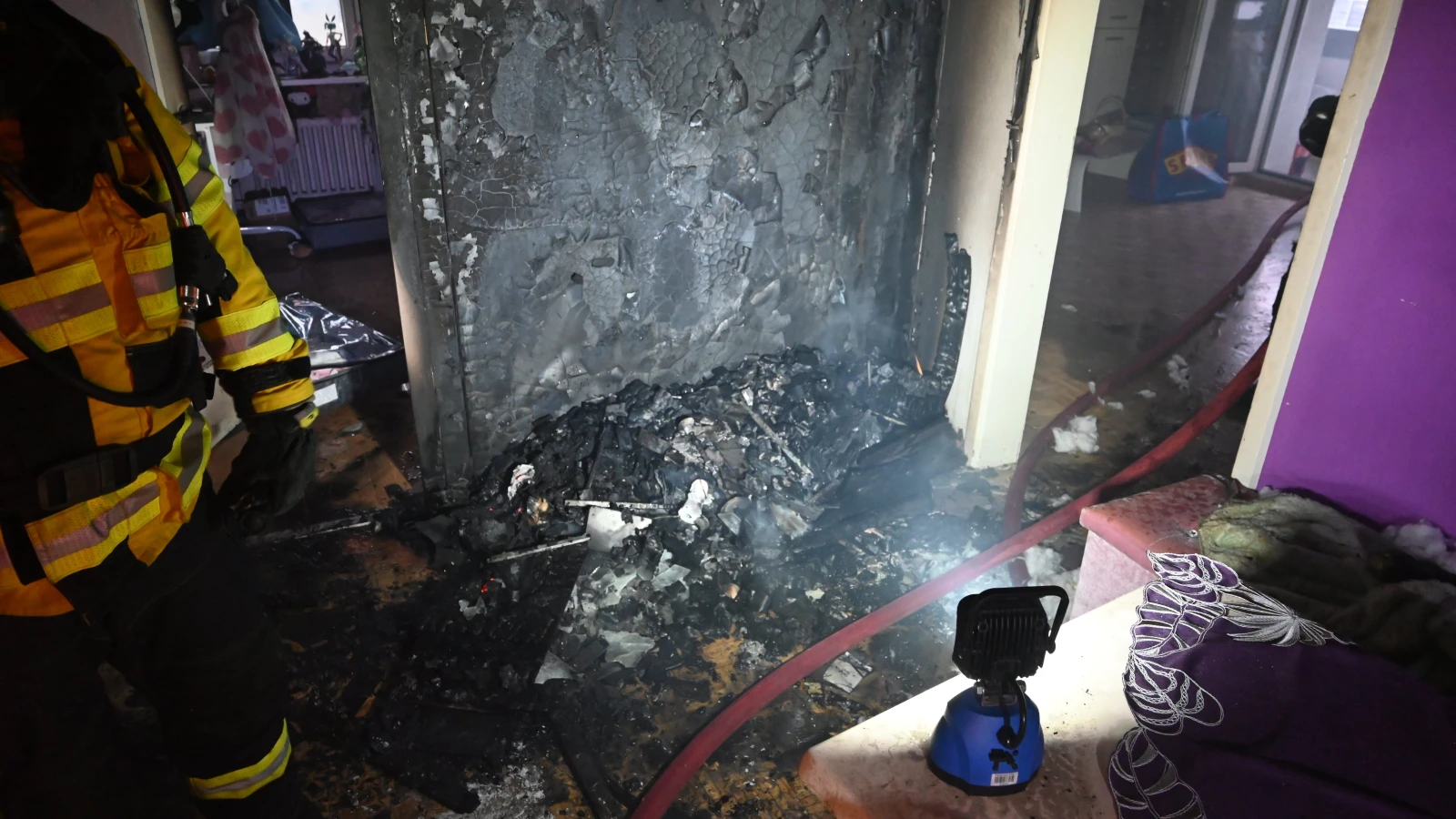 Brand von Adventskranz in Sargans, © kapo sg Brand von Adventskranz in Sargans, © kapo sg