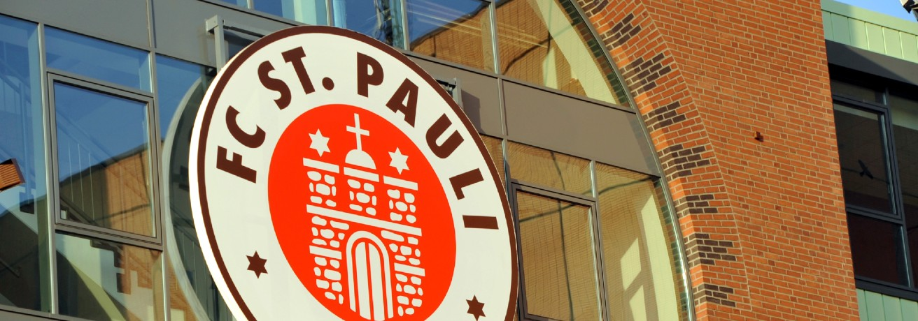 Hörbeispiel ROCK ANTENNE Hamburg FC St Pauli Backstage Reporter, © Shutterstock