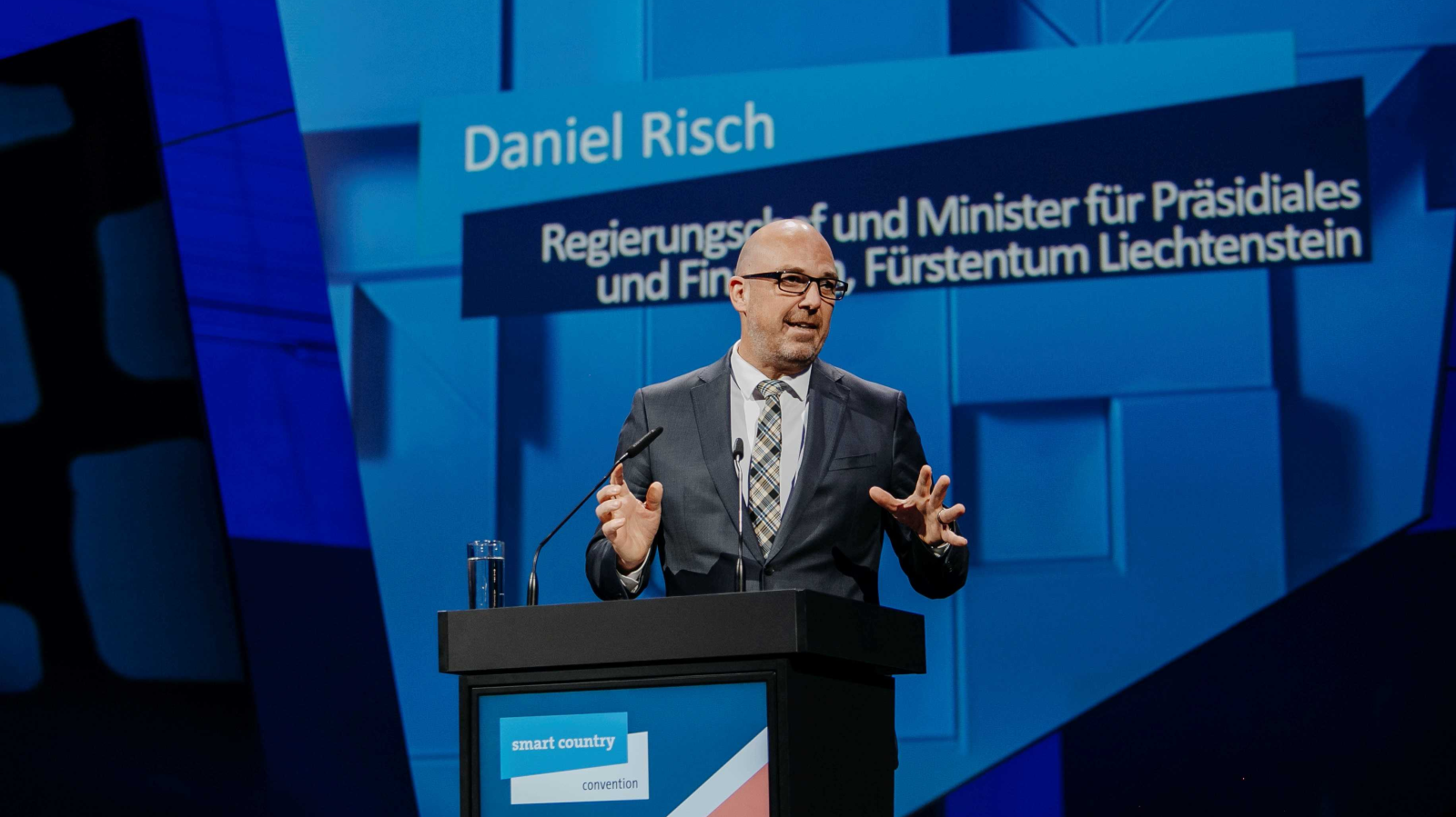 Regierungschef Risch an der Smart Country Convention in Berlin, © IKR