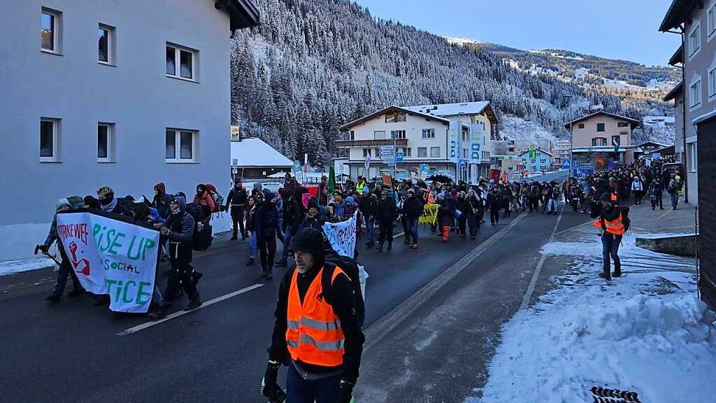 350 Demonstrierende fordern Klimagerechtigkeit am WEF, © Keystone/SDA 350 Demonstrierende fordern Klimagerechtigkeit am WEF, © Keystone/SDA