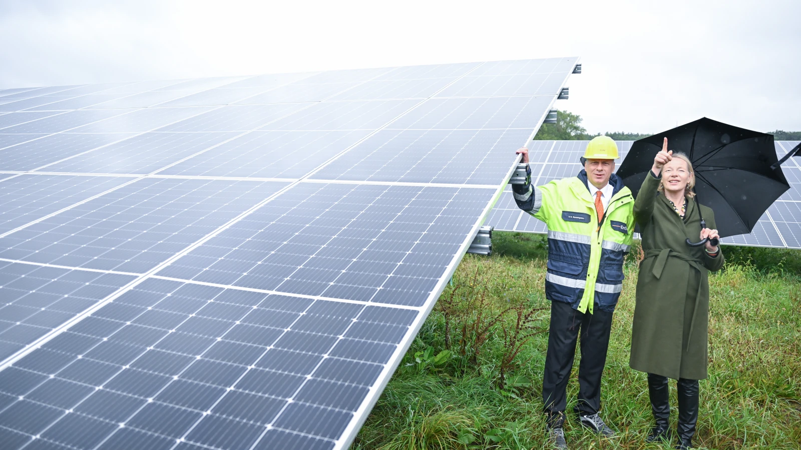 Konstanz’a Yeni Güneş Enerjisi Parkı: Elektrikli Araç Pilleriyle Destekleniyor, © Bernd Weißbrod/dpa Konstanz’a Yeni Güneş Enerjisi Parkı: Elektrikli Araç Pilleriyle Destekleniyor, © Bernd Weißbrod/dpa