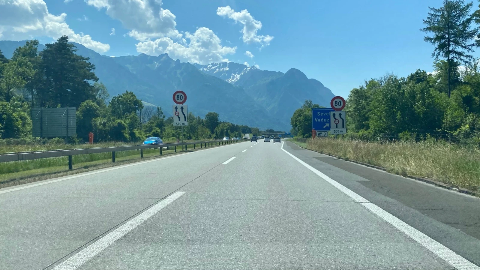 Signalisierte Höchstgeschwindigkeit ist zwingend einzuhalten, © Radio Liechtenstein Signalisierte Höchstgeschwindigkeit ist zwingend einzuhalten, © Radio Liechtenstein