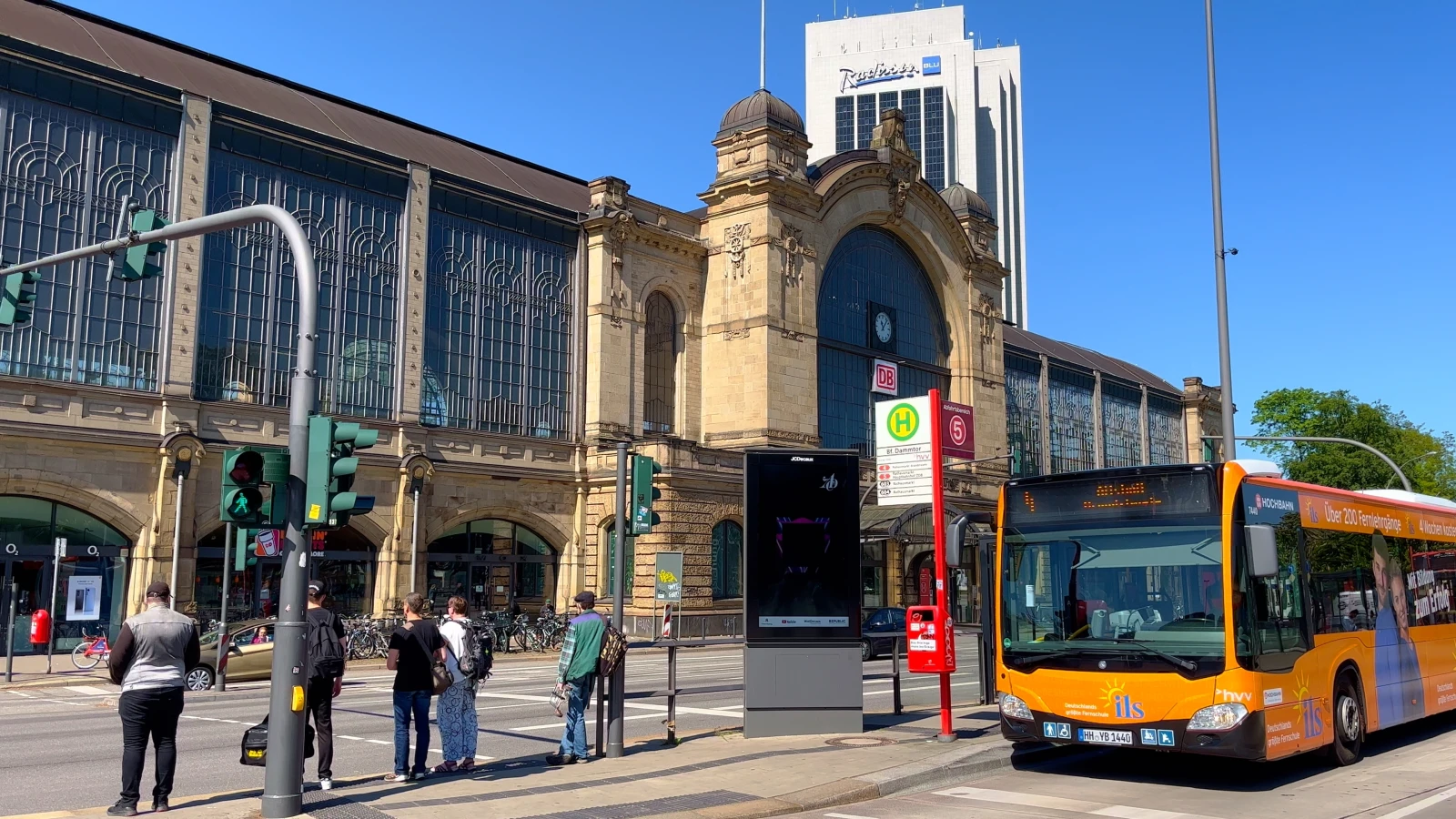 Hamburg’un Dammtor İstasyonu Yeniden Canlanıyor – Boş Mağazalar Dolmaya Başladı, © shutterstock Hamburg’un Dammtor İstasyonu Yeniden Canlanıyor – Boş Mağazalar Dolmaya Başladı, © shutterstock