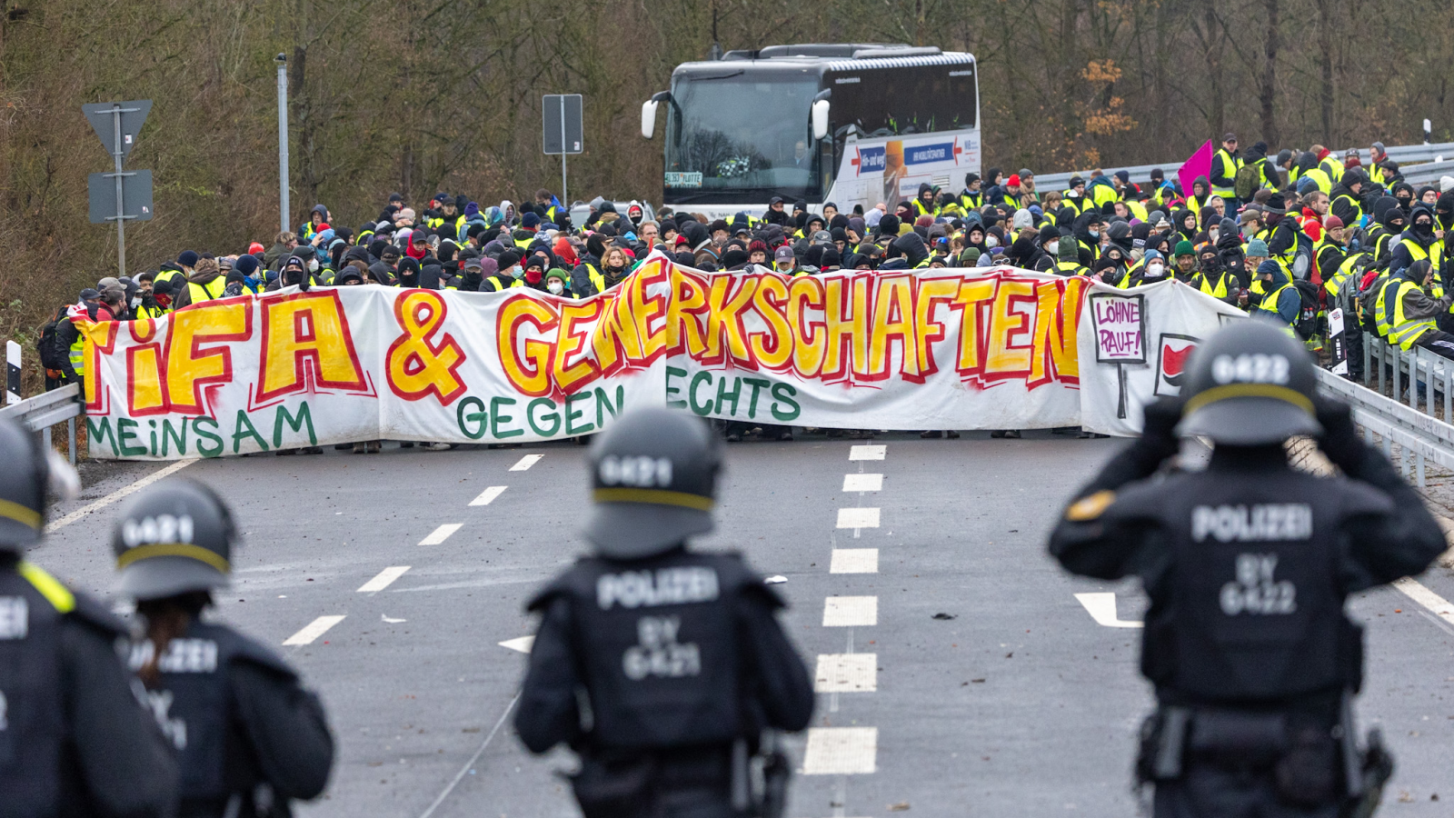 Gießen’de AfD Gençlik Kuruluşu Tartışması: Protestolar, Polis Müdahalesi ve Siyasi Tepkiler, © Lando Hass/dpa