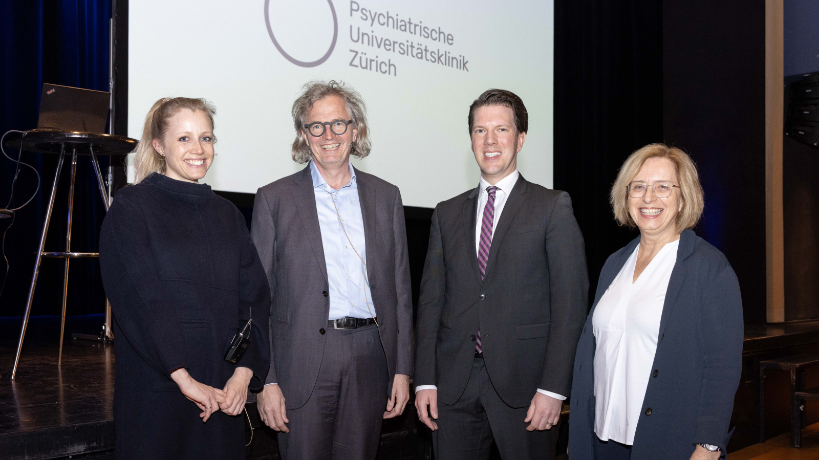 Fanny de Tribolet-Hardy, Leiterin der Präventionsstelle Pädosexualität Zürich, Elmar Habermeyer, Direktor der Klinik für Forensische Psychiatrie Zürich, Regierungsrat Manuel Frick und Helene Vorhauser, Leiterin Kinder- und Jugenddienst., © ZVG