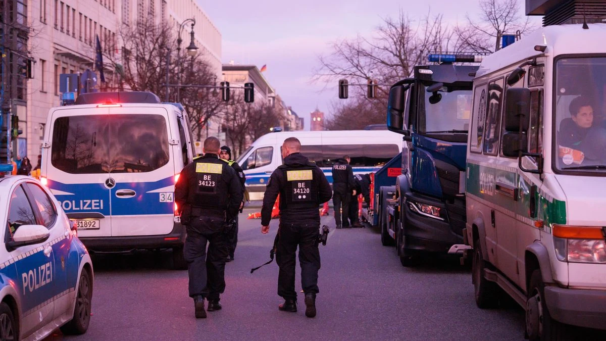 Zelenskiy Berlin’de: Trafikte Aksamalar Var!, © Carsten Koall/dpa Zelenskiy Berlin’de: Trafikte Aksamalar Var!, © Carsten Koall/dpa