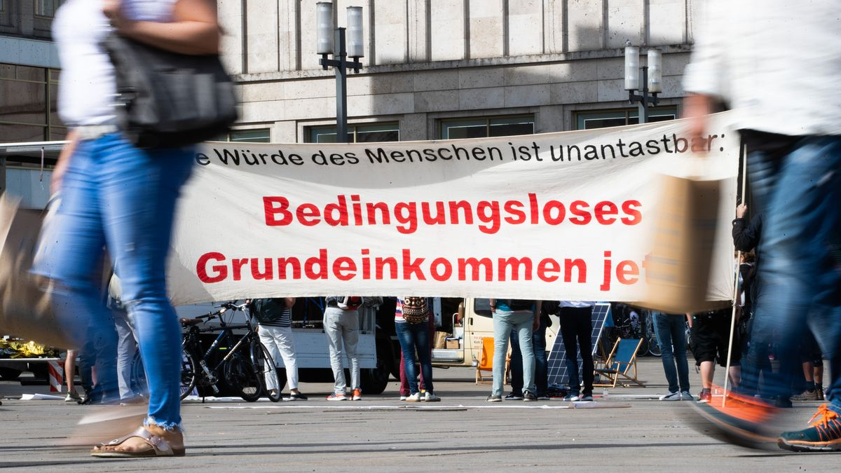 Hamburg’da halk oylaması için kampanya başladı!, © Christoph Soeder/dpa