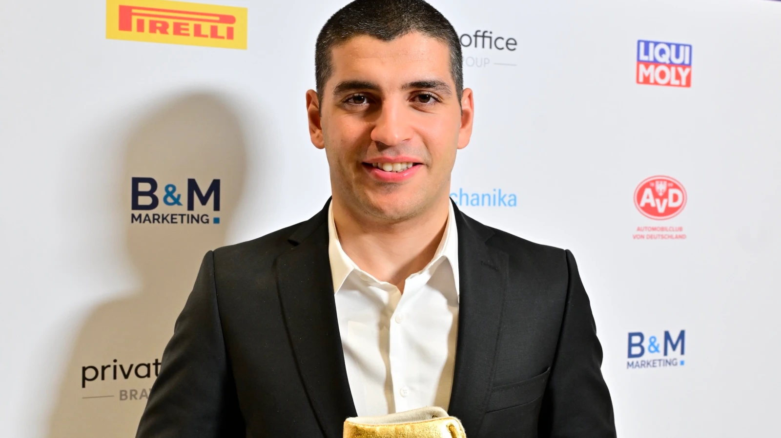 DTM Şampiyonu Güven Altın Ayakkabı ile Ödüllendirildi, © Ayhancan Güven DTM Şampiyonu Güven Altın Ayakkabı ile Ödüllendirildi, © Ayhancan Güven