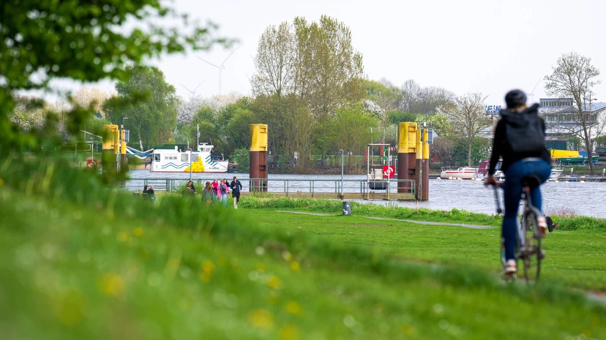 Bremen’de Tramvay Seferleri Weser Üzerinden Durduruldu!, © Sina Schuldt/dpa Bremen’de Tramvay Seferleri Weser Üzerinden Durduruldu!, © Sina Schuldt/dpa