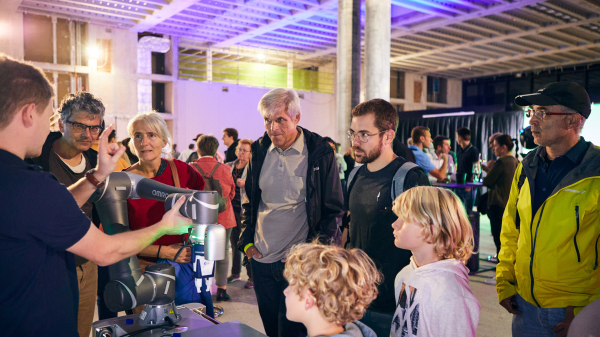 Virtuell Zug fahren, Bier brauen oder hinter die Kulissen des Theaters Basel blicken, © Industrienacht Basel 